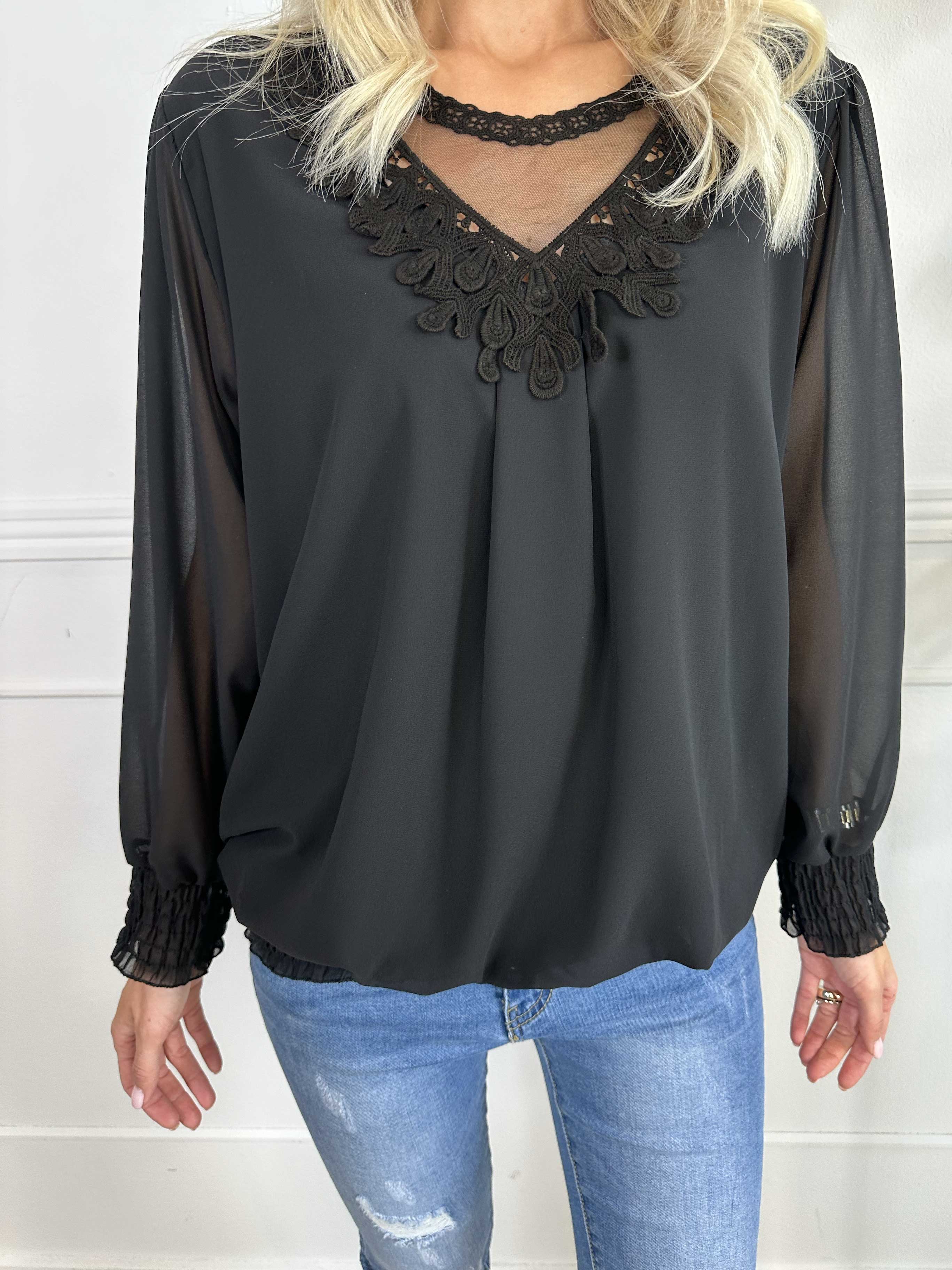 Addison - Tunika i chiffon med detaljer i udskæringen